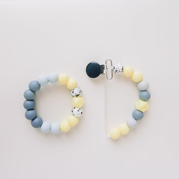 Yellow and gray teething set